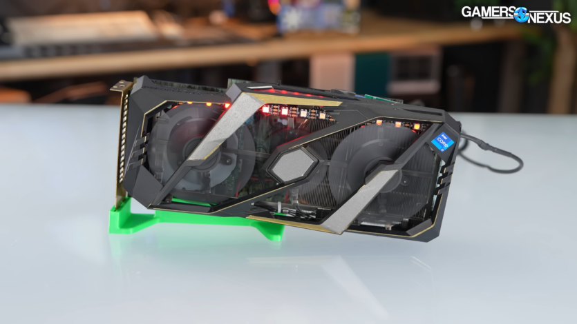 Відеокарта GeeFarce RTX 5072 має вбудований ПК, який можна помістити у великий ПК