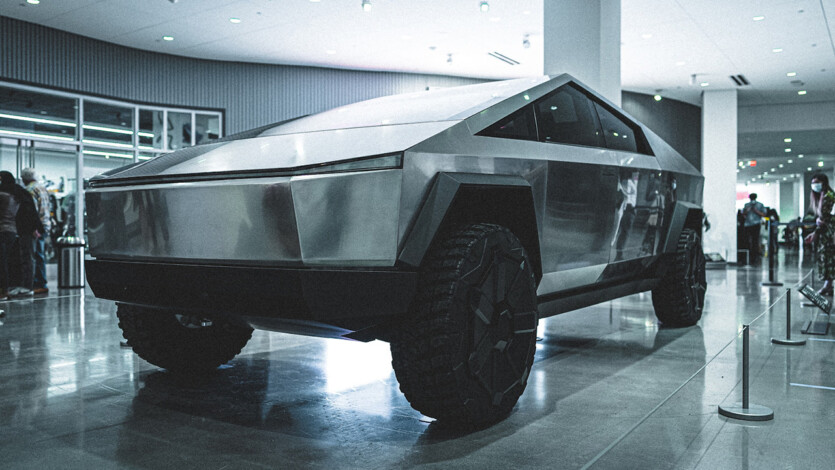 Це фіаско: продажі Tesla Cybertruck падають попри пільги, знижки та кредити