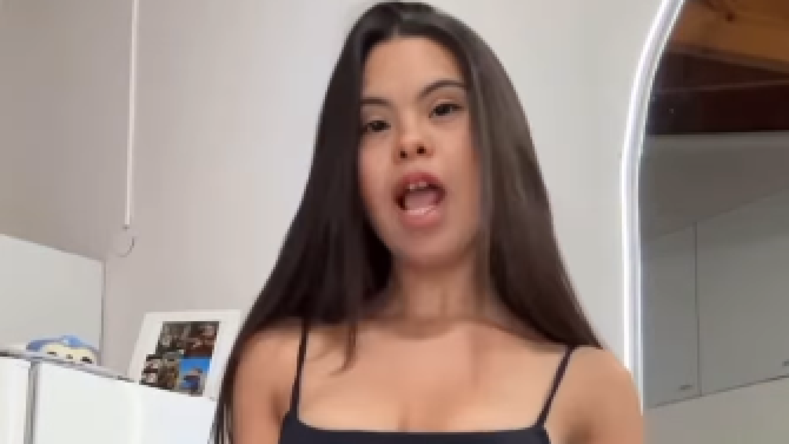 ШІ для фетишистів: акаунти Instagram та OnlyFans імітують вади здоров'я і збирають сотні тисяч