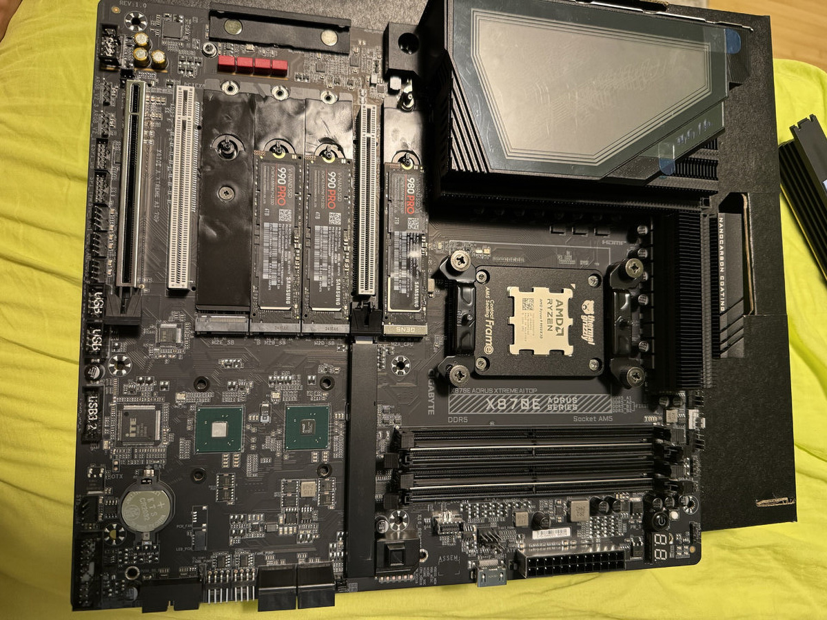 Материнська плата Gigabyte з чипсетом AMD X870E гріється до 110°C — дефект збирання або конструкції