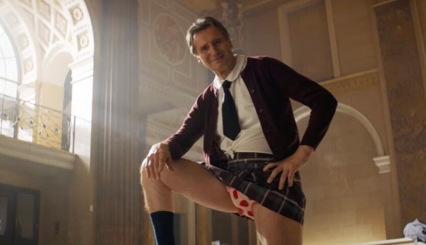 Трейлер нового &laquo;Голого пістолета&raquo; &mdash; Ліам Нісон у формі школярки вбиває злодіїв