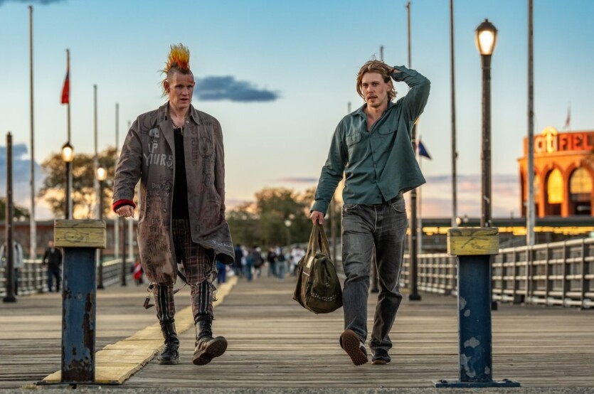 Трейлер фільму &laquo;Спійманий на крадіжці&raquo; &mdash; зірка &laquo;Дому дракона&raquo; стає панком і міняє Вестерос на кримінальний Нью-Йорк