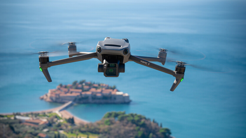 Мисливець на акул врятував дроном дівчину з води