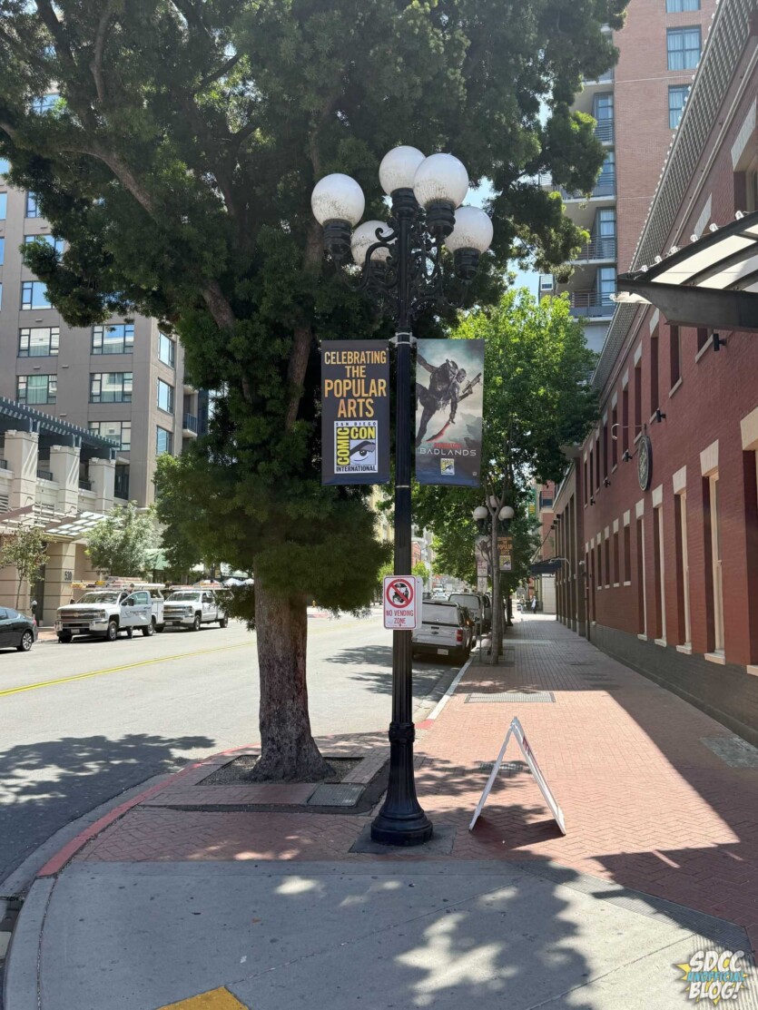 Постер «Хижак: Дикі землі» показує обладунки прибульця та поранену Ель Фаннінг