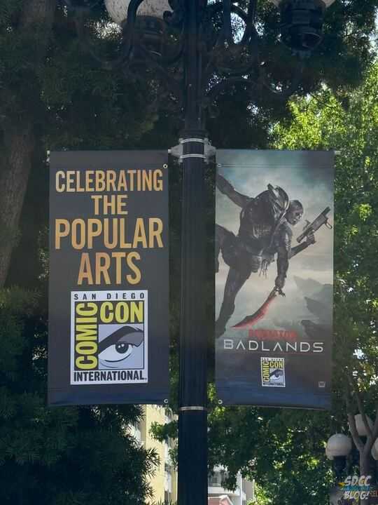 Постер «Хижак: Дикі землі» показує обладунки прибульця та поранену Ель Фаннінг