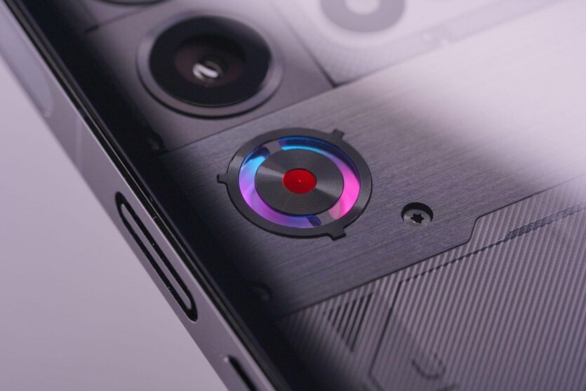 Ігровий смартофн RedMagic 10S Pro отримав розігнаний чип Snapdragon 8 Elite, батарею на 7050 мА•год й активне охолодження ─ від $700