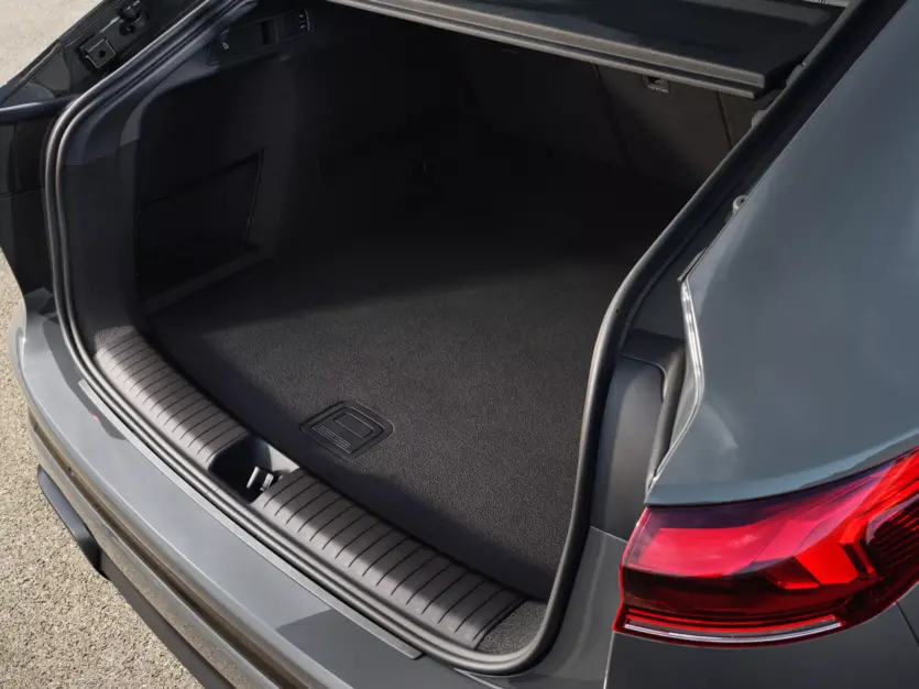 Нові електричні Audi Q6 і SQ6 Sportback e-tron пропонують до 509 к.с. та понад 500 км запас ходу за $69600 і вище