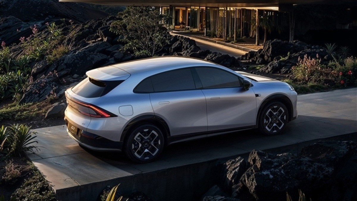 Tesla, посунься: новий Xpeng G7 пропонує до 702 км пробігу, адаптивну підвіску та ціну від $27325