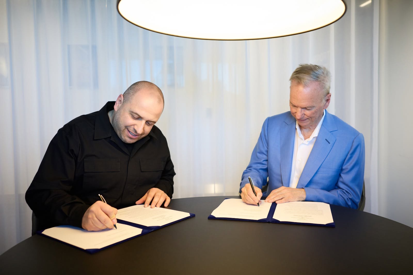 Більше перехоплювачів «Шахедів»: Міноборони та екскерівник Google Ерік Шмідт підписали меморандум про виробництво дронів