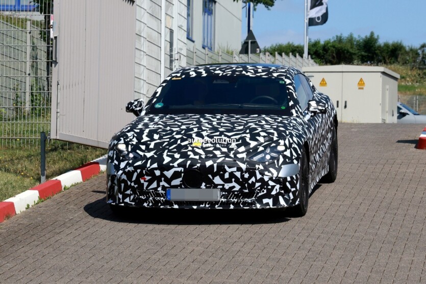 Електричний Mercedes-AMG GT 2026 року зовні і зсередини: три мотори на понад 1000 кВт