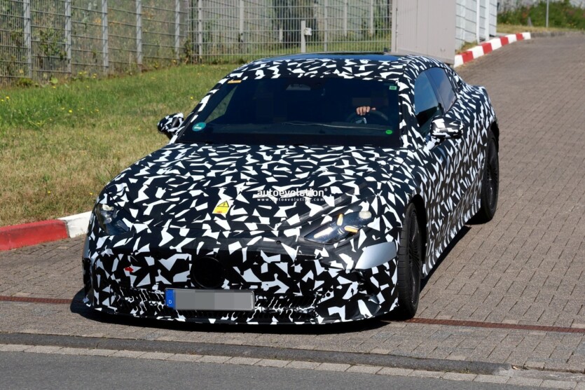 Електричний Mercedes-AMG GT 2026 року зовні і зсередини: три мотори на понад 1000 кВт