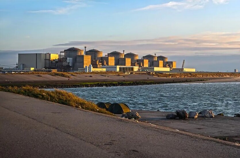 Медузи захопили АЕС у Франції: забиті фільтри охолодження призвели до зупинки реакторів