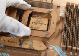 Коли мама не купила комп'ютер: користувач зібрав «ігровий ПК AMD» з картону, і він певним чином працює