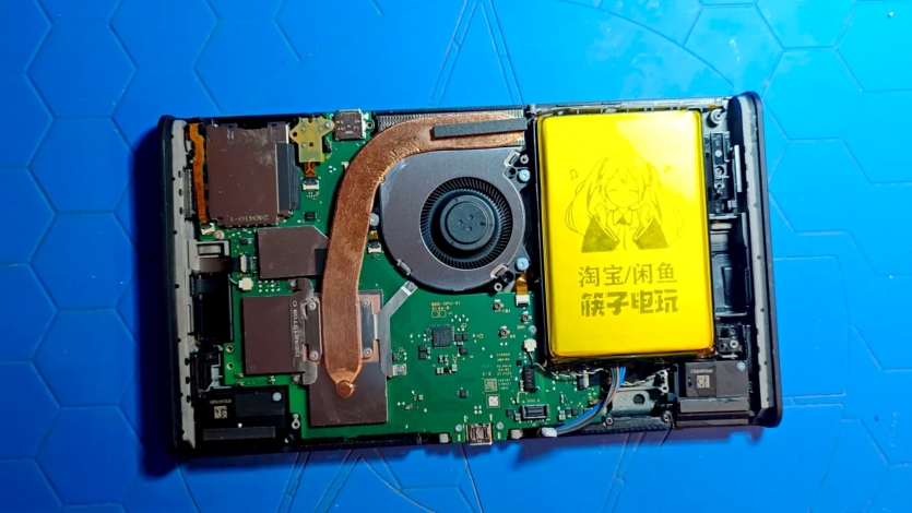 Nintendo Switch 2 з кастомним акумулятором: Cyberpunk 2077 працює на годину довше