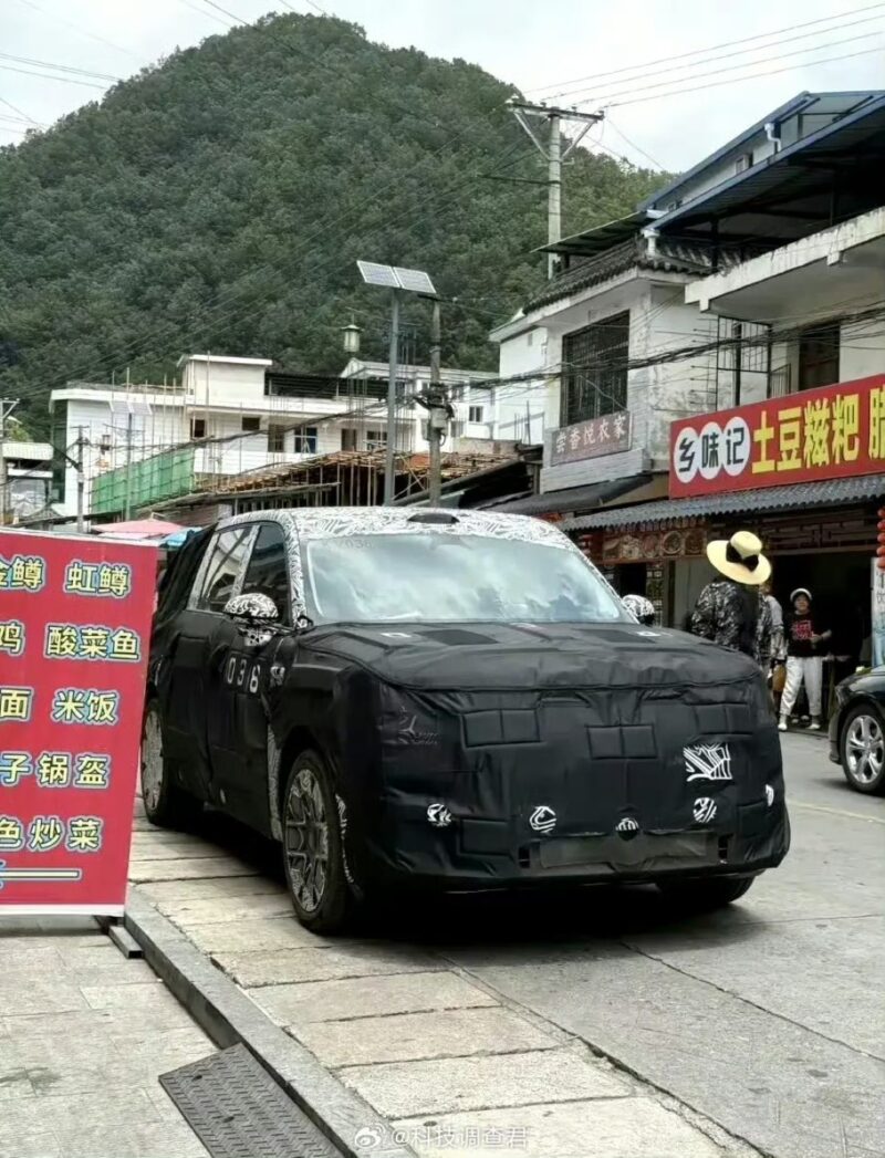 Голова Xiaomi показав авто YU9: електромобіль проходить випробування