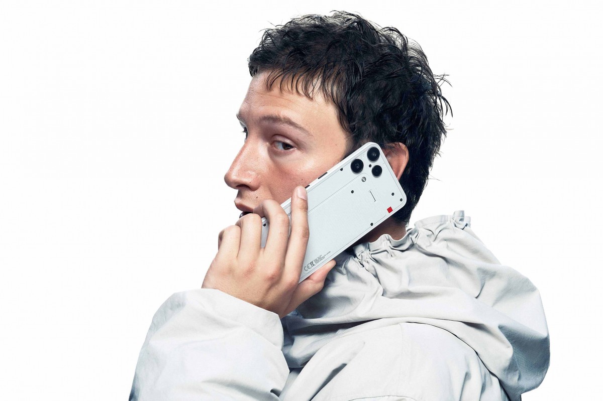 Nothing Phone (3a) Lite: перший бюджетник у напівпрозорому дизайні коштує від €249