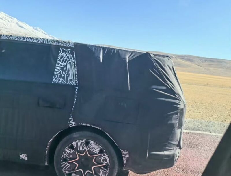 Голова Xiaomi показав авто YU9: електромобіль проходить випробування