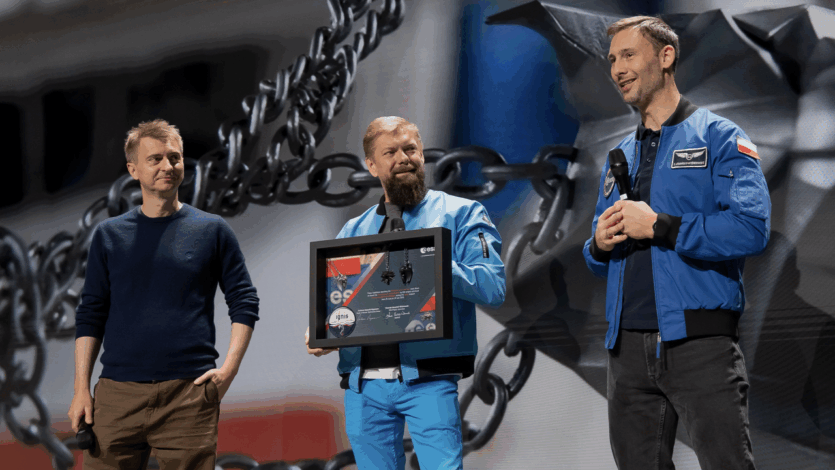 ”Відьмак” дістався космосу: астронавт ESA “привіз” на МКС медальйони Ґеральта і Цірі