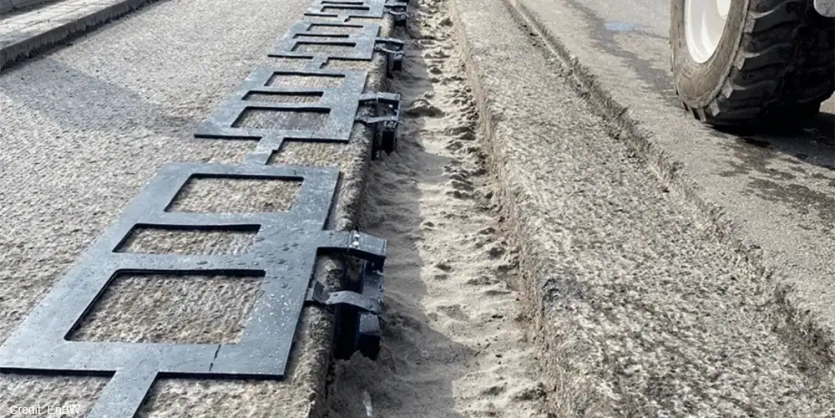 Франція запустила перше у світі шосе, яке заряджає електромобілі