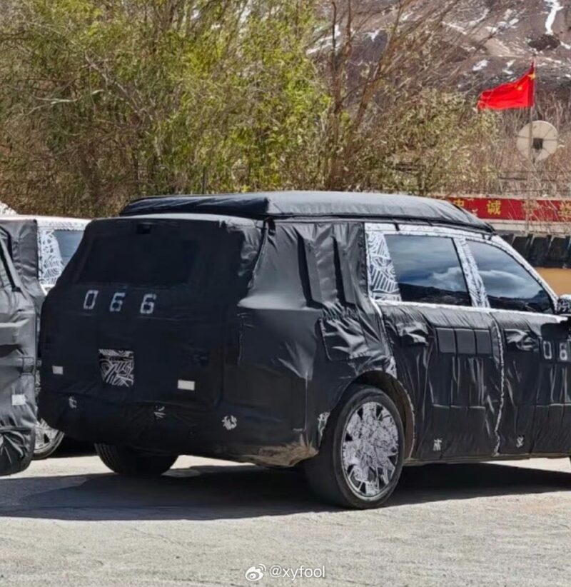 Голова Xiaomi показав авто YU9: електромобіль проходить випробування