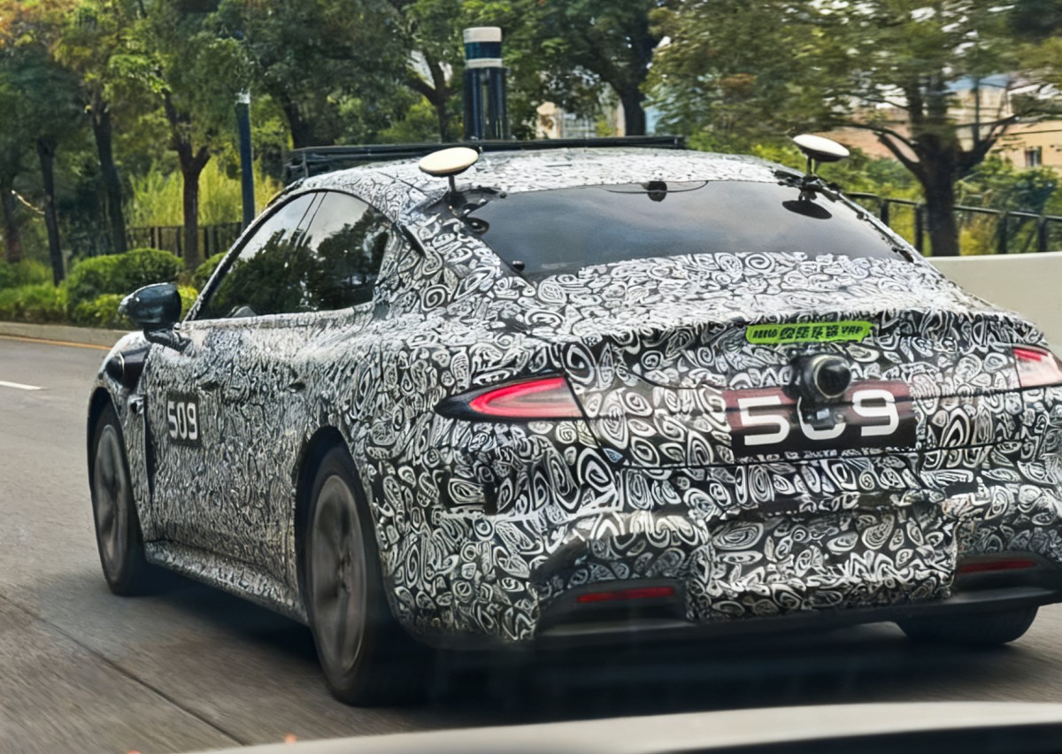 Оновлення Xiaomi SU7: дивне авто помічено на тестуванні, компанія розпродає попередні моделі