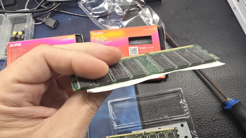 Під виглядом дорогої пам'яті DDR5 продавали стару DDR2: виявлено нову схему шахрайства