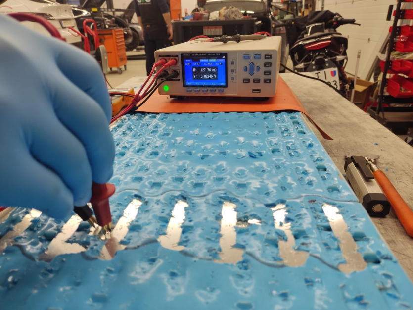 Автомайстерня: "катастрофічний" рівень відмов Tesla Model 3 та Y з акумуляторами LG китайського виробництва