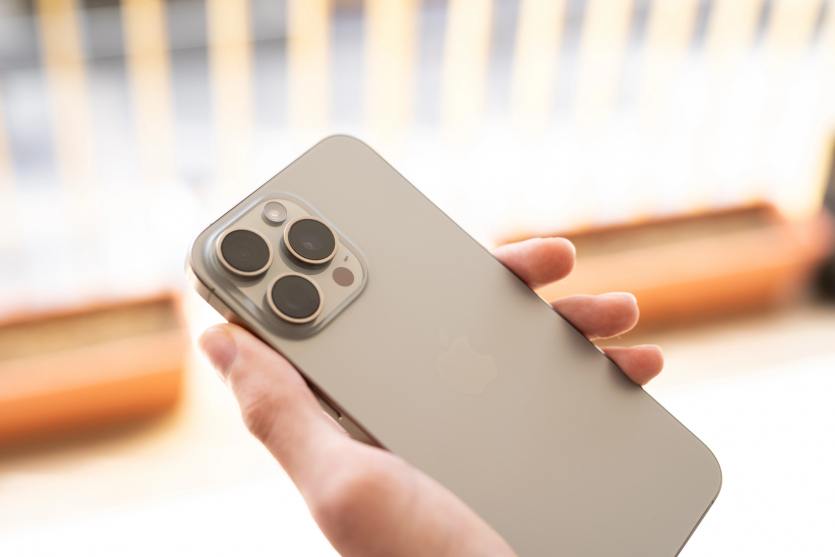 Українець порівняв "тарифи" trade-in на iPhone 15 в п'яти магазинах: різниця в ціні сягала 13 000 грн