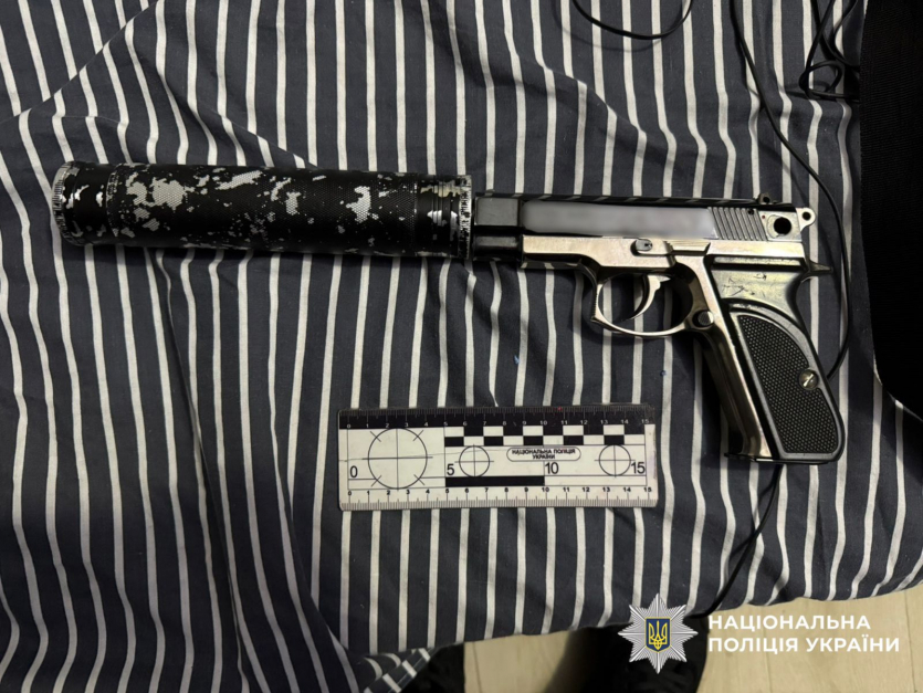 Meta Ray-Ban для кілера? Київська поліція затримала чоловіка, який транслював вбивство замовнику через камеру окулярів