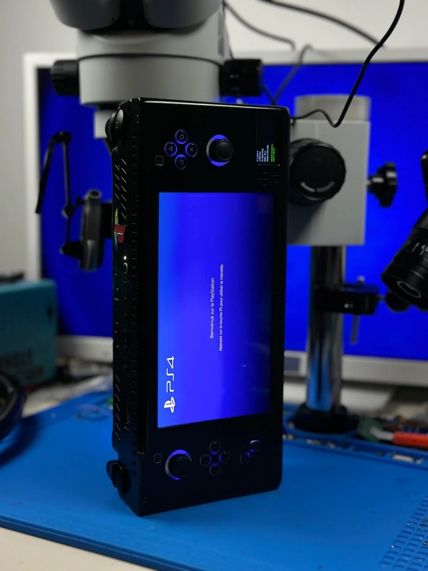 Модерка перетворила PlayStation 4 Slim на повнофункціональну портативну консоль