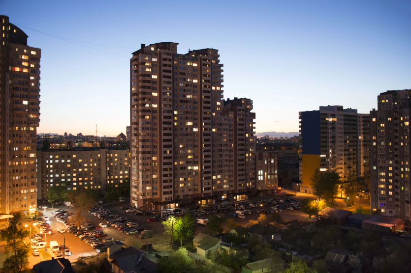 Програма "СвітлоДім": ОСББ в Україні отримають до 300 тис. грн на придбання генераторів та інверторів