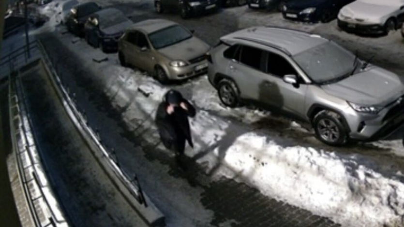 Meta Ray-Ban для кілера? Київська поліція затримала чоловіка, який транслював вбивство замовнику через камеру окулярів