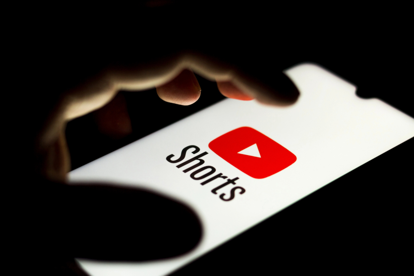 YouTube запустив в Україні нові функції батьківського контролю: ліміт часу на Shorts та нагадування про перерви