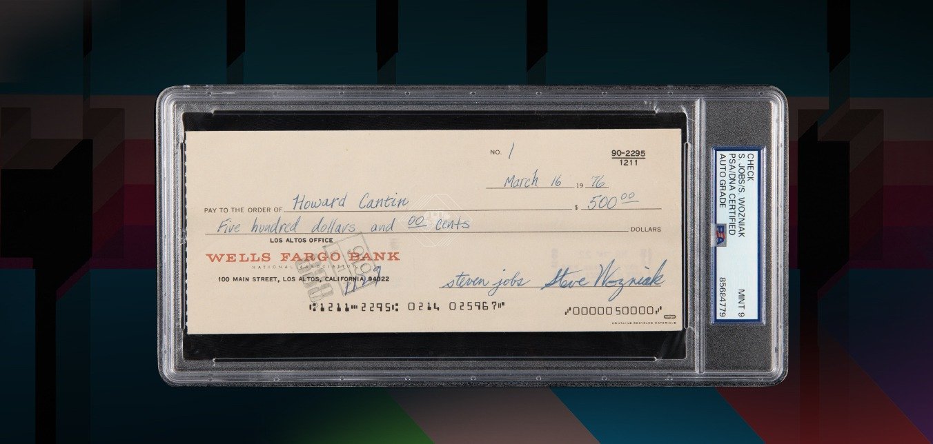 Понад $500 тис.: на аукціоні до 50-річча Apple продають першу плату і перший чек компанії