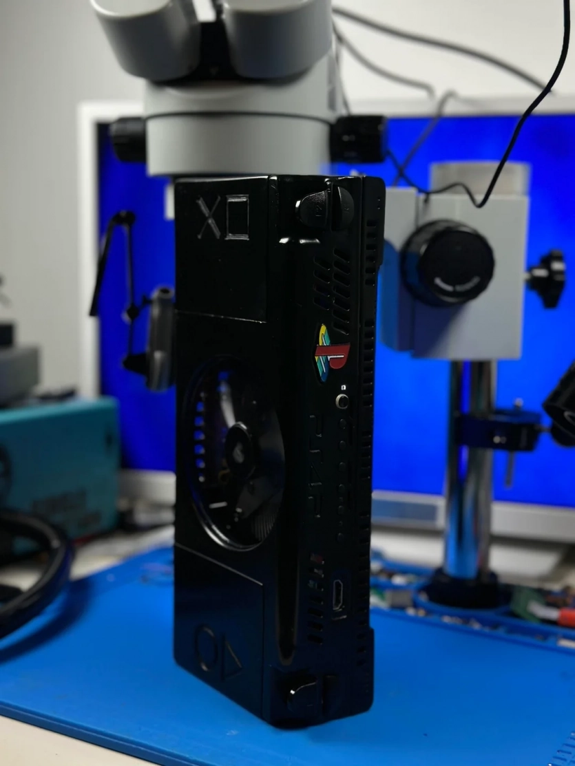 Модерка перетворила PlayStation 4 Slim на повнофункціональну портативну консоль