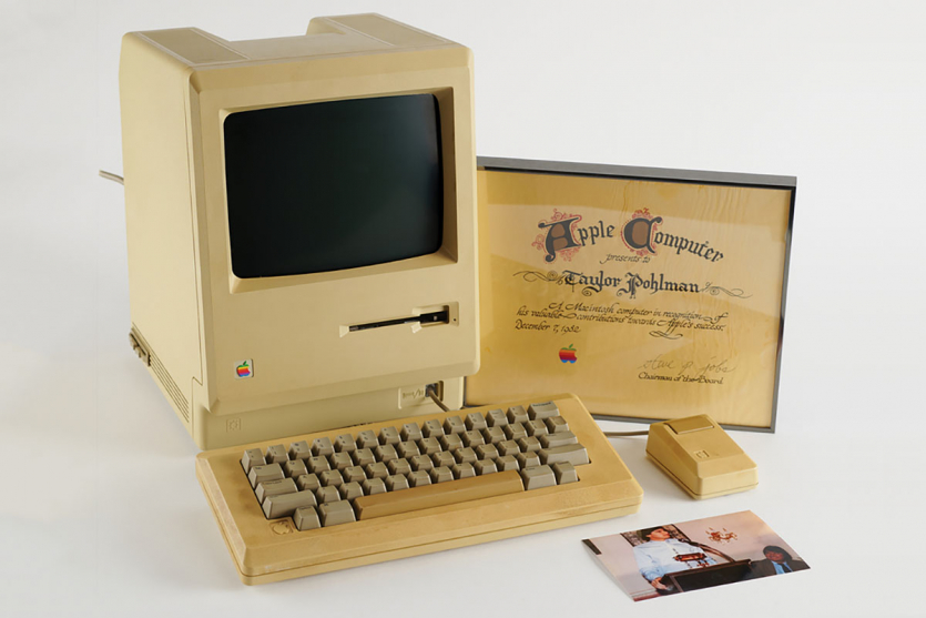 Понад $500 тис.: на аукціоні до 50-річча Apple продають першу плату і перший чек компанії