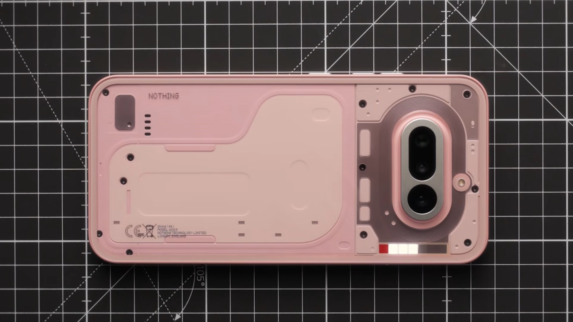 Nothing Phone (4a) показали у рожевому кольорі разом з переробленою панеллю Glyph