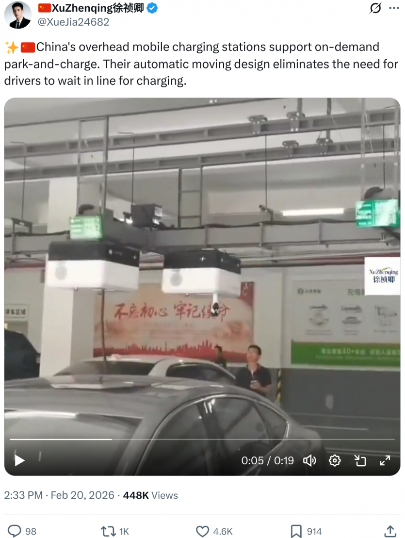 18 ступенів свободи: китайський робот-маніпулятор заряджає до 8 авто одночасно