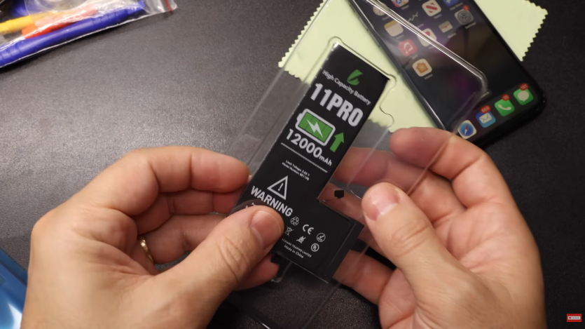 Власник "старого" iPhone 11 Pro потроїв ємність батареї за $10
