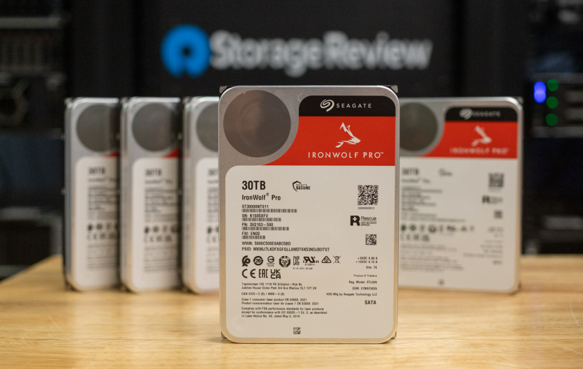 Британець полетів до США, щоб купити жорсткі диски: зекономив $2000, попри витрати на квитки та готель