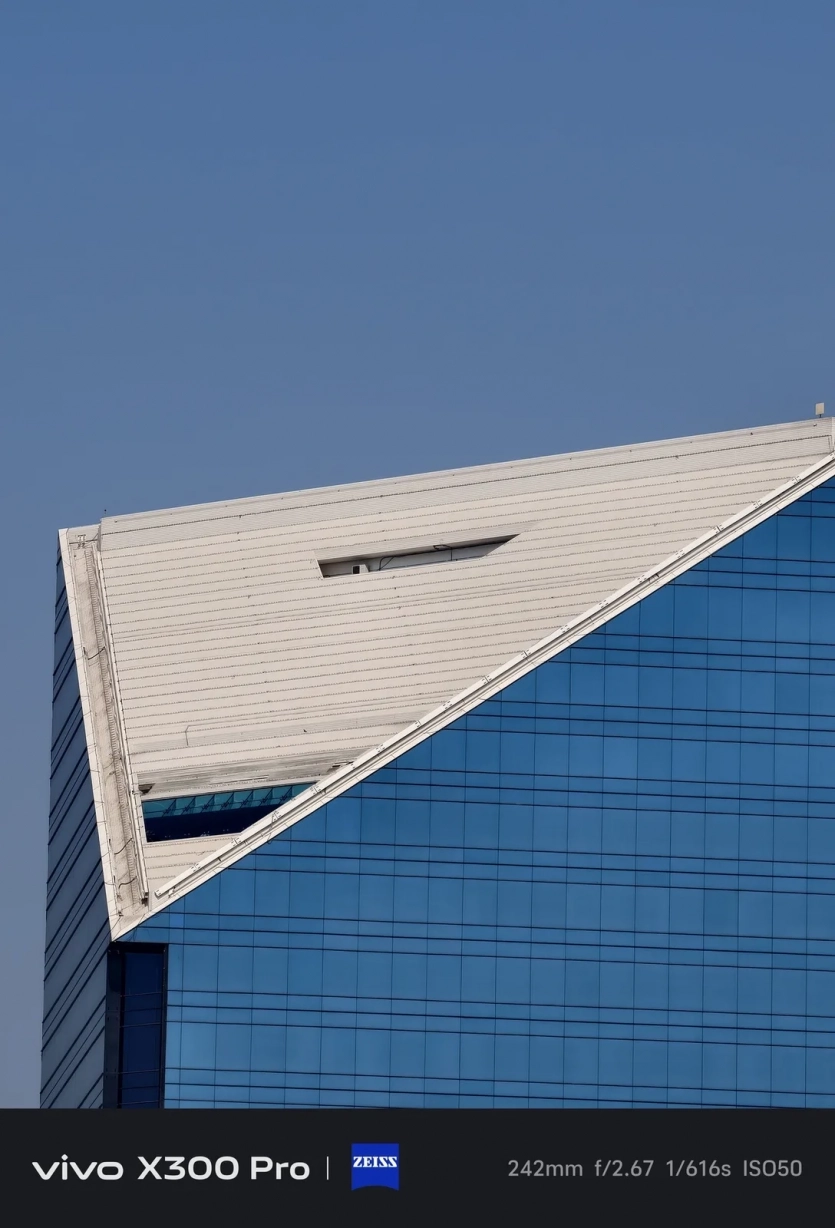 Перші фото з камери Samsung Galaxy S26 Ultra проти iPhone 17 Pro та Vivo X300 Pro: який смартфон знімає краще?