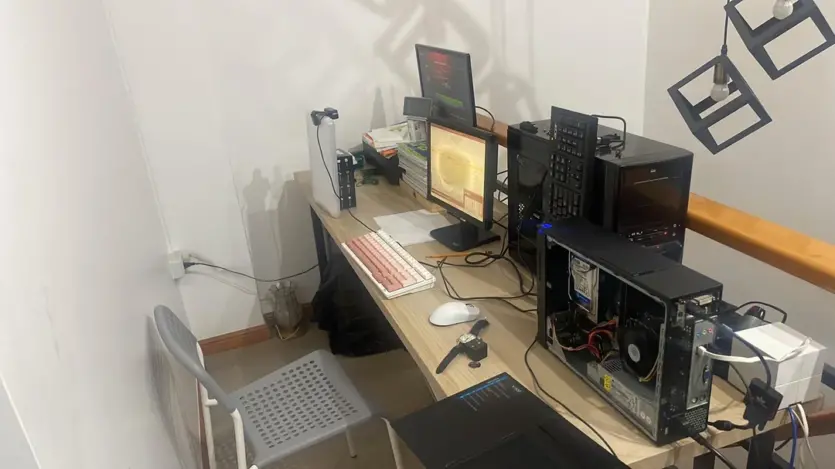 Власник ПК оновлює BIOS материнської плати понад 48 годин і веде фототрансляцію